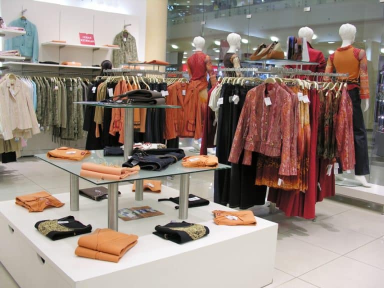 Les avantages de la vente directe pour le prêt-à-porter