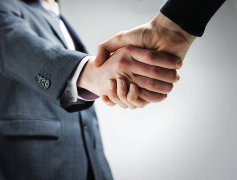 Comment démarrer efficacement son entreprise grâce aux divers échanges entre professionnel