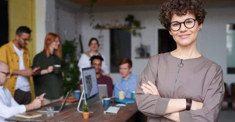 Comment la direction influence-t-elle la performance ?