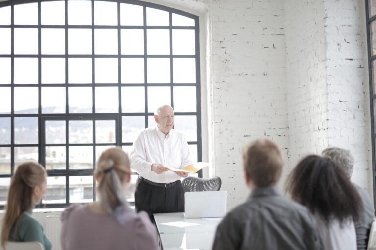 Qu&rsquo;est-ce que le leadership stratégique et comment le cultiver ?